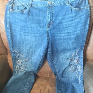 Lane bryant embroidered capri jeans